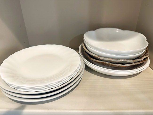 平皿を置くと他のお皿を置くスペースがない
