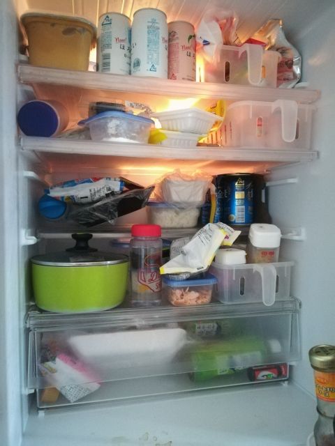 冷蔵庫に物を詰め込みすぎない