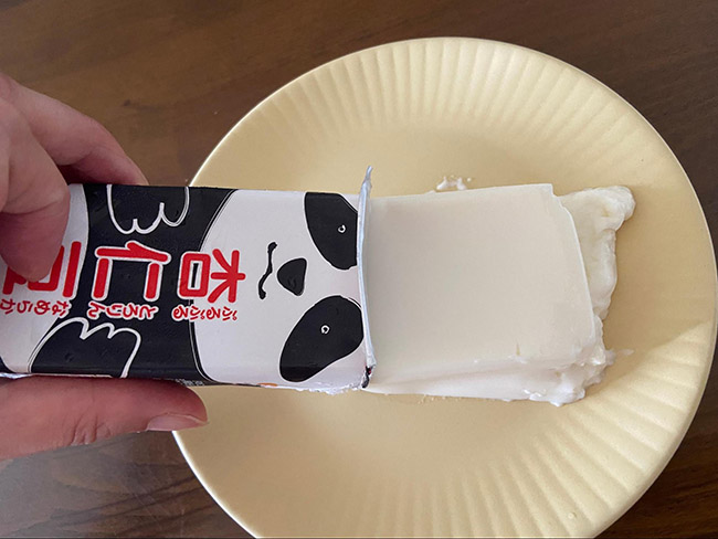 『パンダ杏仁豆腐』のパックの開け方