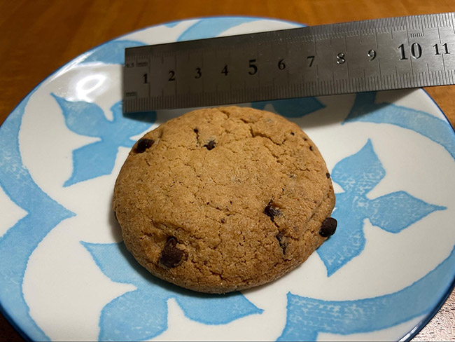 クッキーの直径は約7cm程