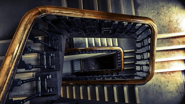 「階段」で追いかけられる夢